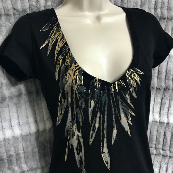 NWT GUESS Black Gold Feather Embellished Tee - S - Picture 3 of 7